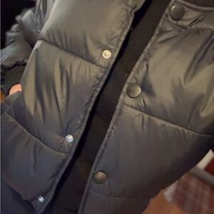 Abercrombie & Fitch Black Puffer Jacket cropped 4 snap down closure SIZE SMALL